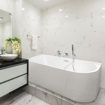 Baignoire d'angle à gauche en acrylique 140 cm - Marylo