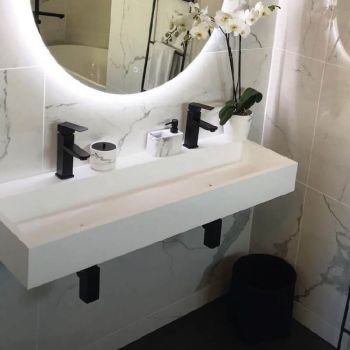 Vasque à poser ou à suspendre Samoa en solid surface de 120 cm