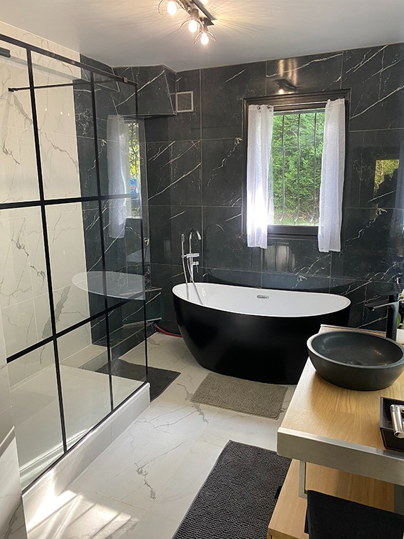 Baignoire design noir et blanc